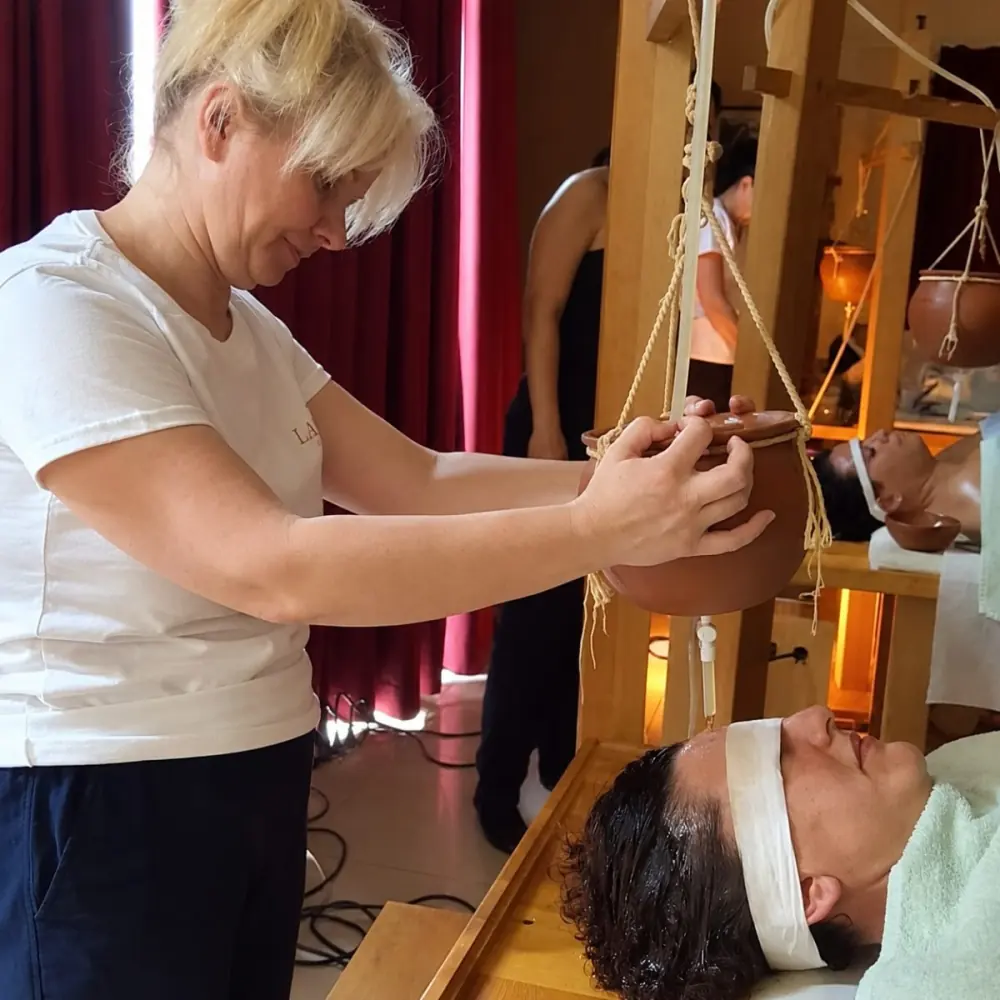 Trattamenti massaggi e ayurveda al centro estetico Roxy Estetic di Bernareggio